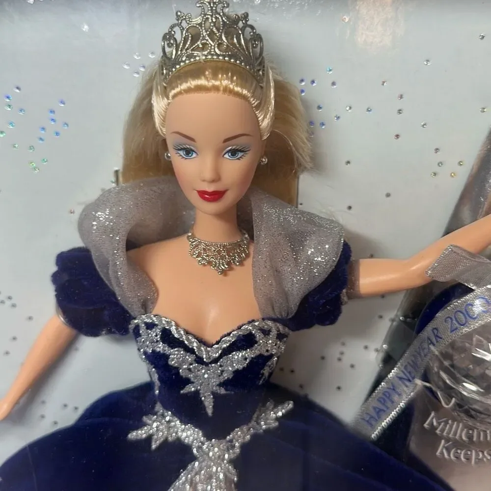 Mattel Millennium Princess Holiday Barbie Doll 2000‎ Blue Velvet Dress